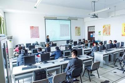 计算机应用技术专业 聚焦开发实践与未来职业蓝图